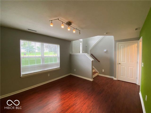 9429 Glencroft Way, Indianapolis, IN 46250
