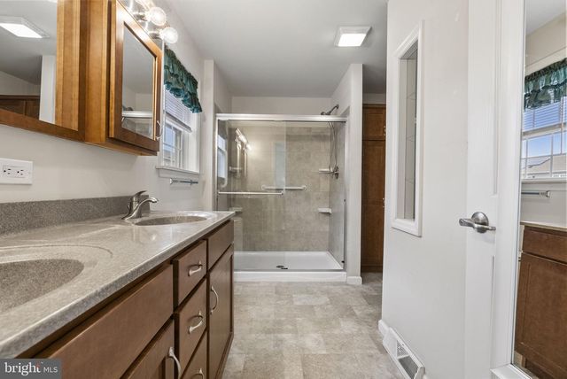 501 BLUE BELL SPRINGS DR, Blue Bell, PA 19422