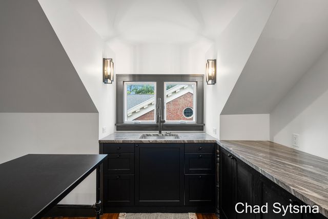 643 Madison Avenue SE, Grand Rapids, MI 49503