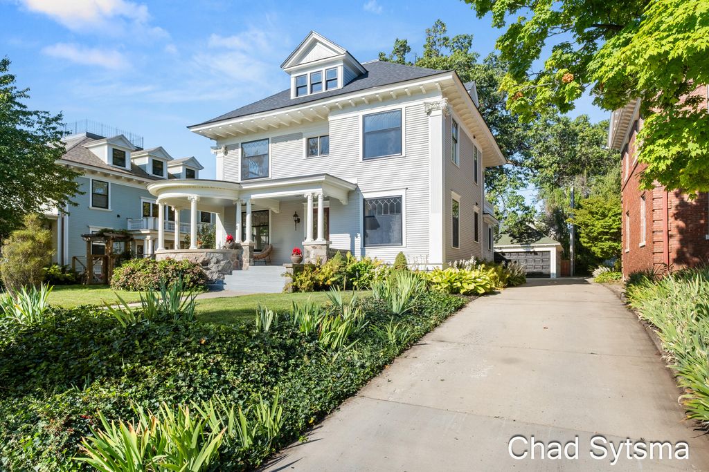 643 Madison Avenue SE, Grand Rapids, MI 49503