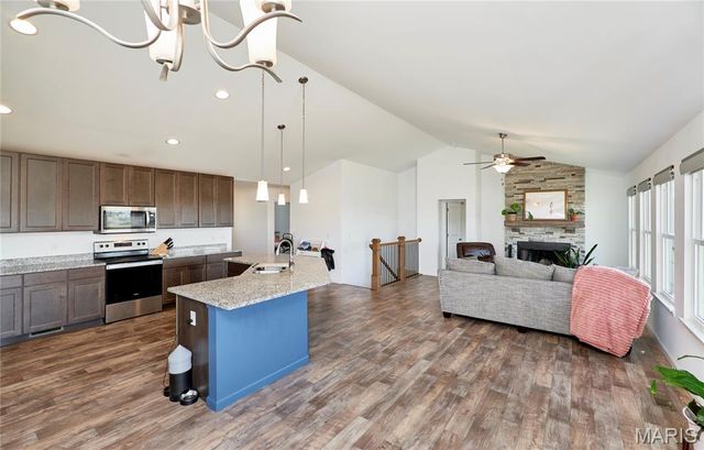 31 Whiteside Estates Drive, Silex, MO 63377