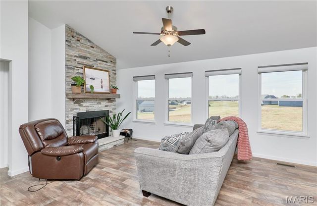 31 Whiteside Estates Drive, Silex, MO 63377