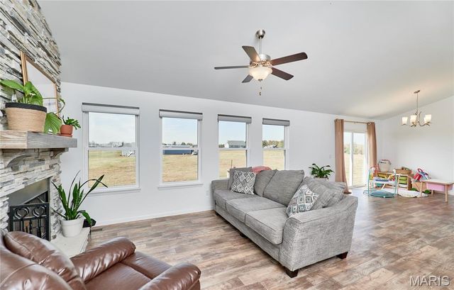 31 Whiteside Estates Drive, Silex, MO 63377