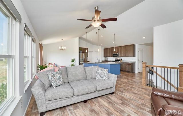 31 Whiteside Estates Drive, Silex, MO 63377