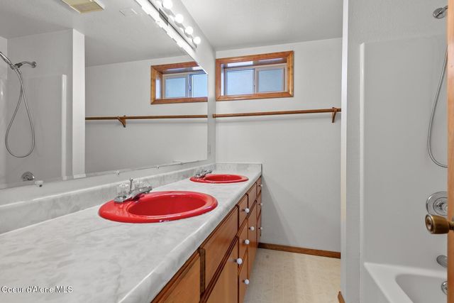 5977 E McMahon Rd, Hayden, ID 83835