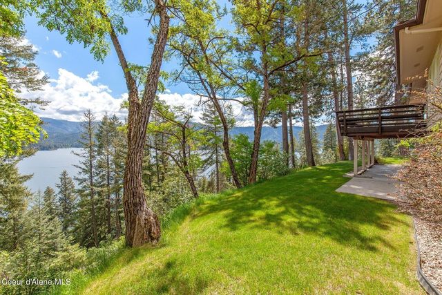 5977 E McMahon Rd, Hayden, ID 83835
