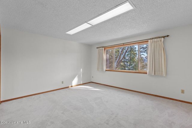 5977 E McMahon Rd, Hayden, ID 83835