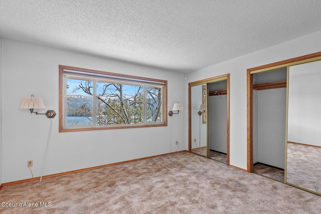5977 E McMahon Rd, Hayden, ID 83835