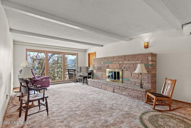 5977 E McMahon Rd, Hayden, ID 83835