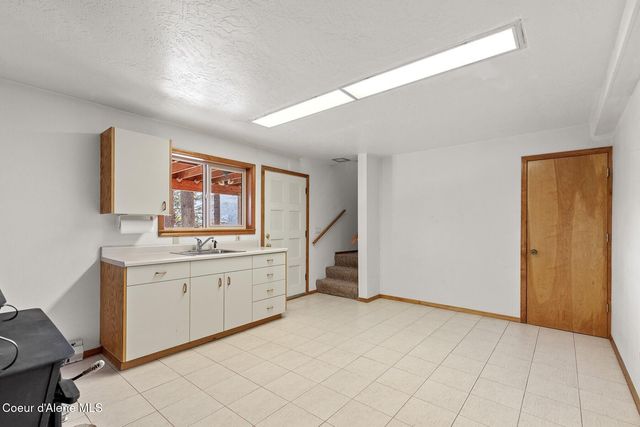 5977 E McMahon Rd, Hayden, ID 83835