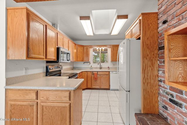 5977 E McMahon Rd, Hayden, ID 83835