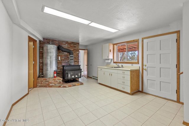 5977 E McMahon Rd, Hayden, ID 83835