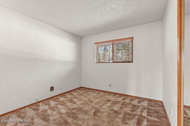 5977 E McMahon Rd, Hayden, ID 83835