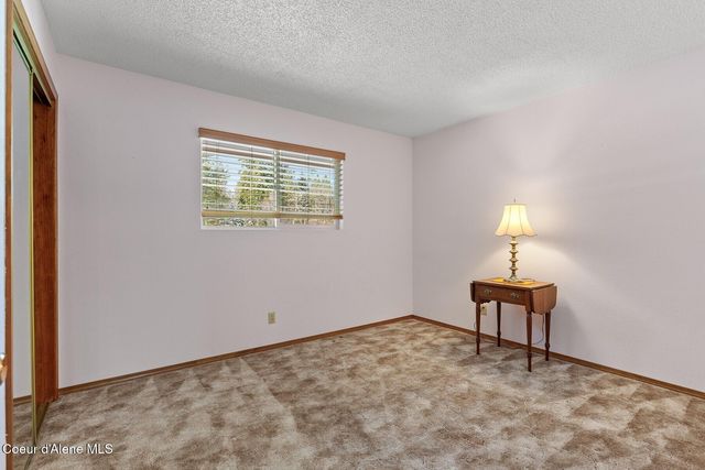 5977 E McMahon Rd, Hayden, ID 83835