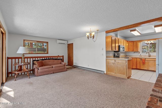 5977 E McMahon Rd, Hayden, ID 83835