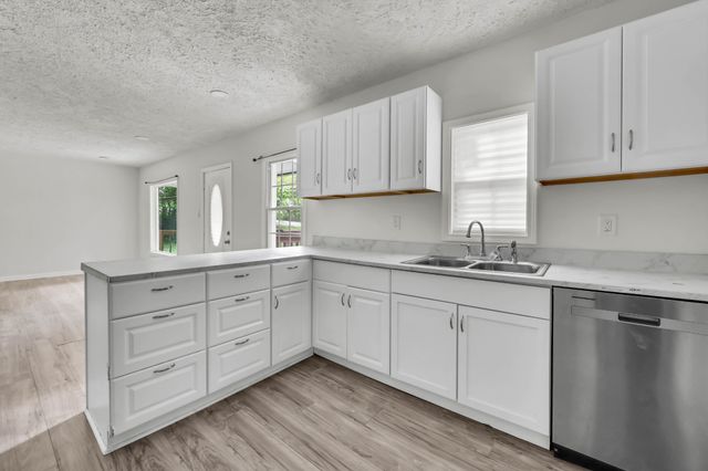 1010 Ridgecrest Dr, Clarksville, TN 37040