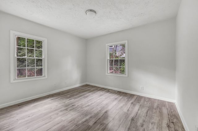 1010 Ridgecrest Dr, Clarksville, TN 37040