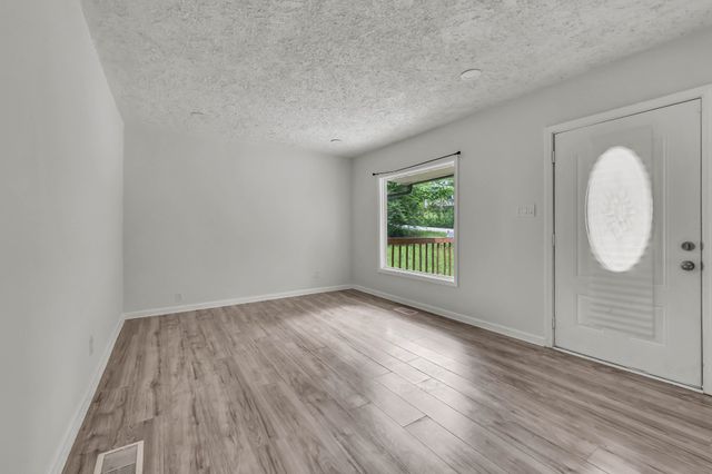 1010 Ridgecrest Dr, Clarksville, TN 37040