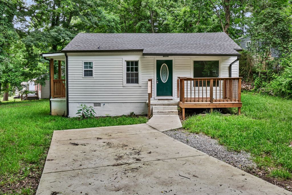 1010 Ridgecrest Dr, Clarksville, TN 37040