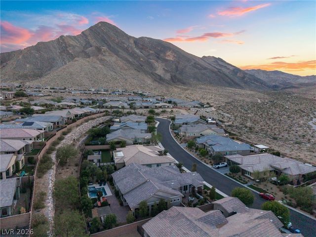 11111 Luna Blanca Drive, Las Vegas, NV 89138