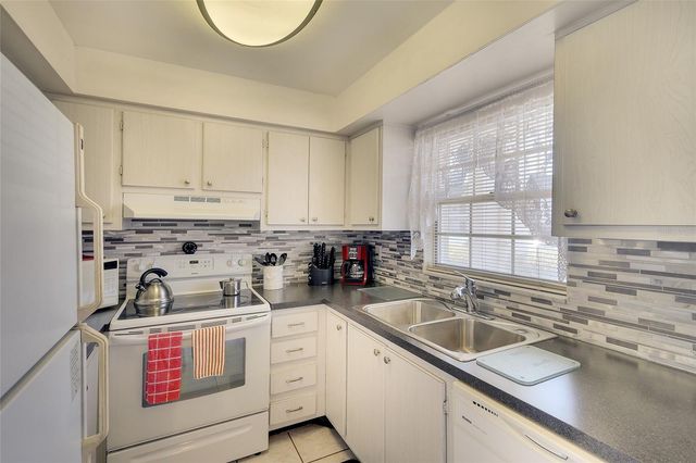 305 47TH AVENUE DRIVE W 146, Bradenton, FL 34207