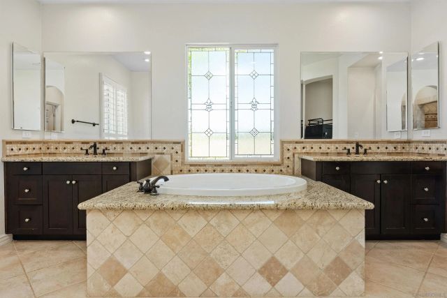 365 Charles Swisher Ct, Fallbrook, CA 92028