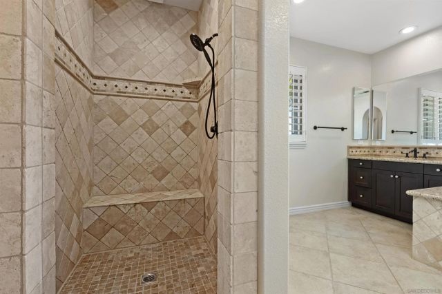 365 Charles Swisher Ct, Fallbrook, CA 92028