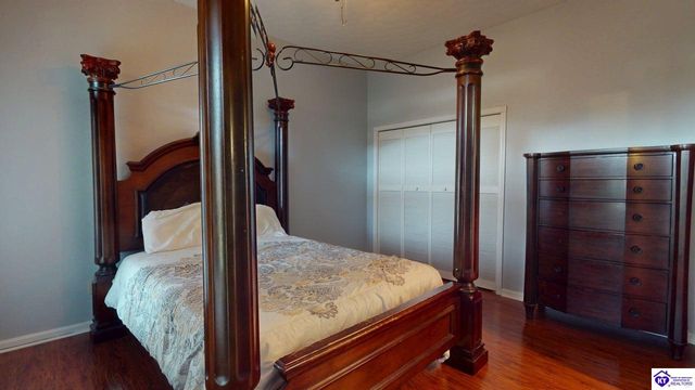 907 Spyglass Circle, Vine Grove, KY 40175