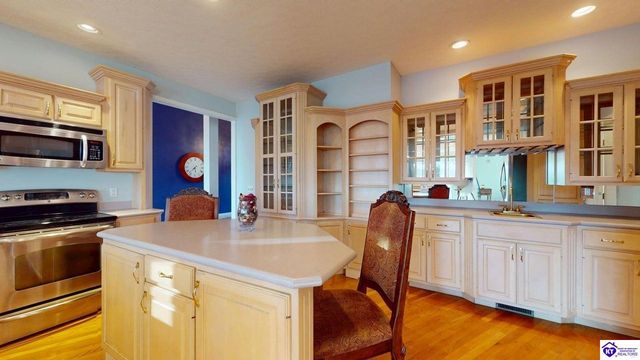 907 Spyglass Circle, Vine Grove, KY 40175
