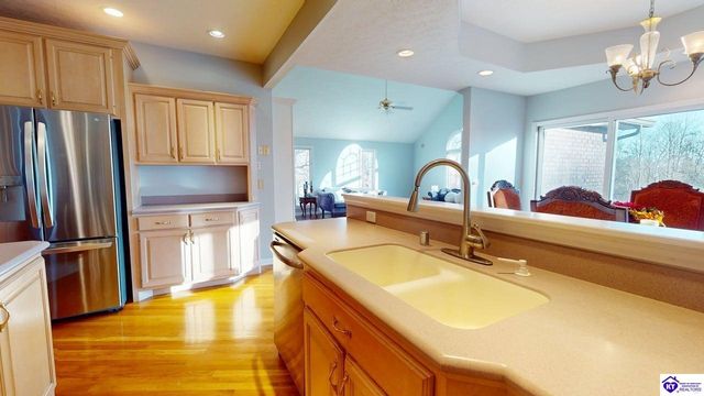 907 Spyglass Circle, Vine Grove, KY 40175