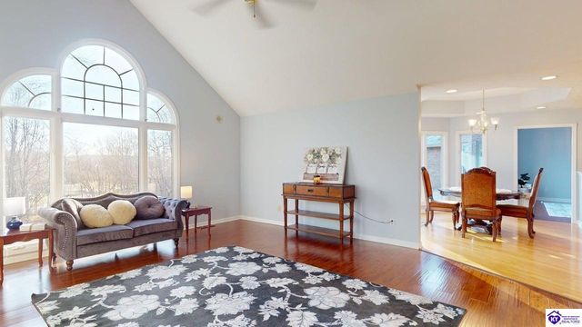 907 Spyglass Circle, Vine Grove, KY 40175