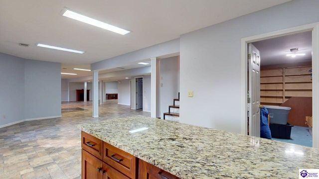 907 Spyglass Circle, Vine Grove, KY 40175