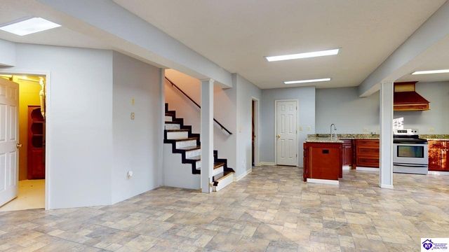 907 Spyglass Circle, Vine Grove, KY 40175