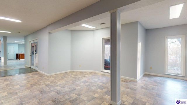 907 Spyglass Circle, Vine Grove, KY 40175