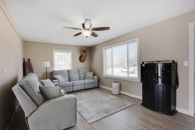 1160 Oakwood Drive, Jenison, MI 49428