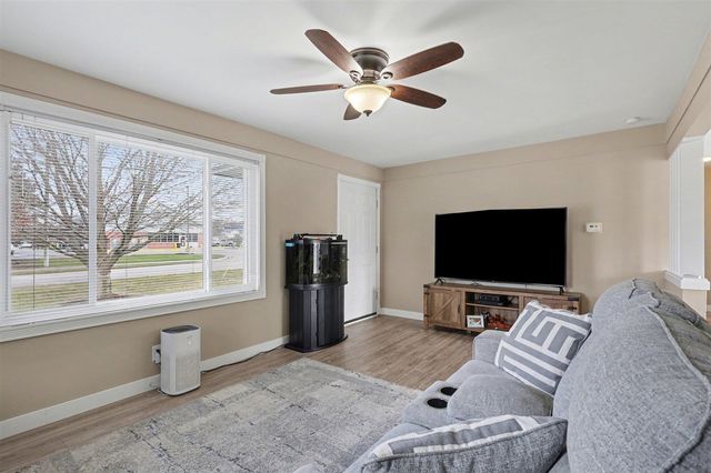 1160 Oakwood Drive, Jenison, MI 49428