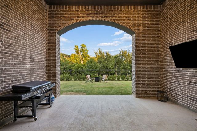 708 Bluestem Drive, Aubrey, TX 76227