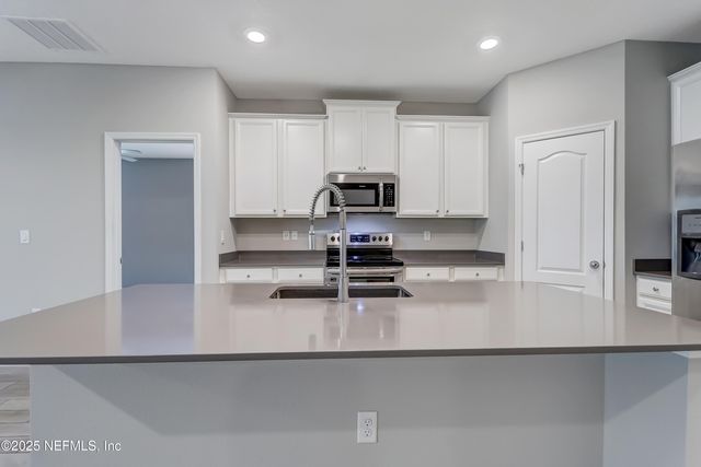 10167 PAVNES CREEK Drive, Jacksonville, FL 32222