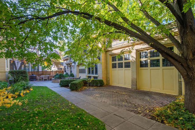 1005 Mount Curve Avenue, Minneapolis, MN 55403