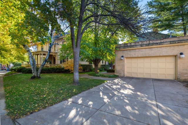 1005 Mount Curve Avenue, Minneapolis, MN 55403