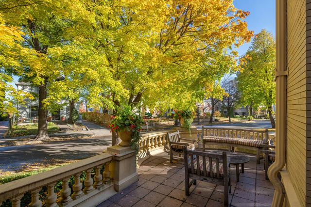 1005 Mount Curve Avenue, Minneapolis, MN 55403