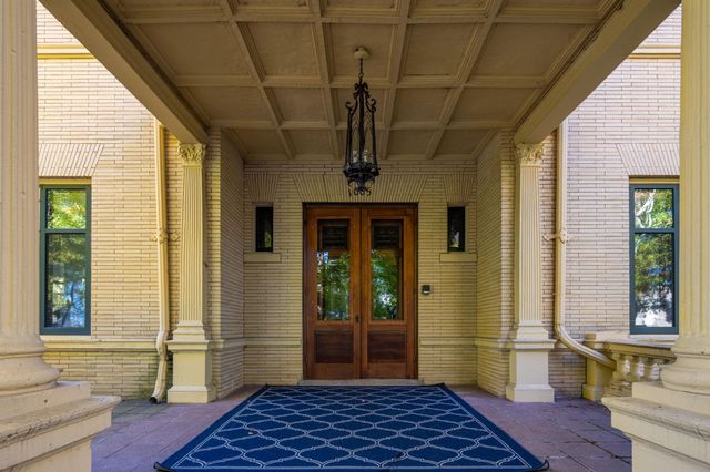 1005 Mount Curve Avenue, Minneapolis, MN 55403