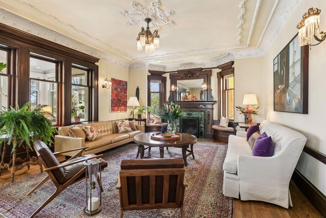 1005 Mount Curve Avenue, Minneapolis, MN 55403