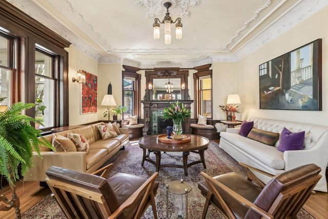 1005 Mount Curve Avenue, Minneapolis, MN 55403