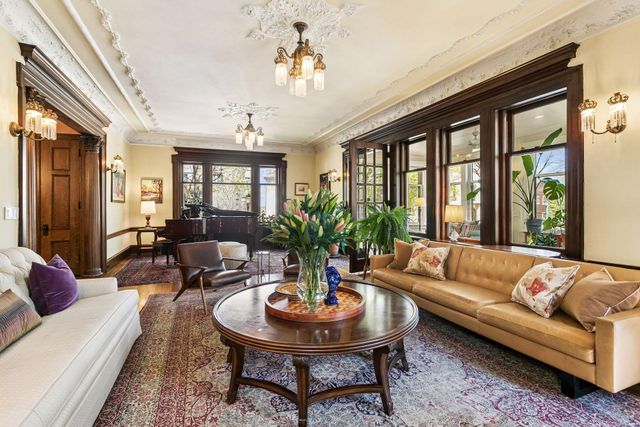 1005 Mount Curve Avenue, Minneapolis, MN 55403