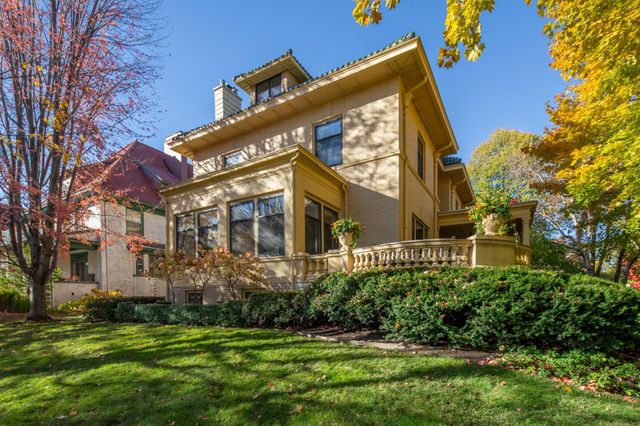 1005 Mount Curve Avenue, Minneapolis, MN 55403