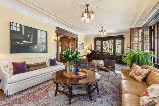 1005 Mount Curve Avenue, Minneapolis, MN 55403