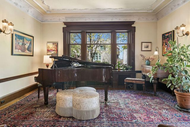 1005 Mount Curve Avenue, Minneapolis, MN 55403