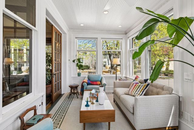 1005 Mount Curve Avenue, Minneapolis, MN 55403