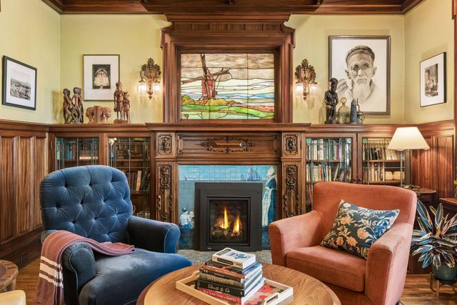 1005 Mount Curve Avenue, Minneapolis, MN 55403